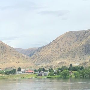 Meet your Posher, Yusdivia